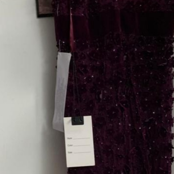 Dresses - Picture 6 of 6